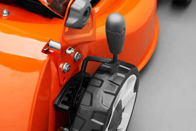 Husqvarna LC141C – Központi magasságállítás