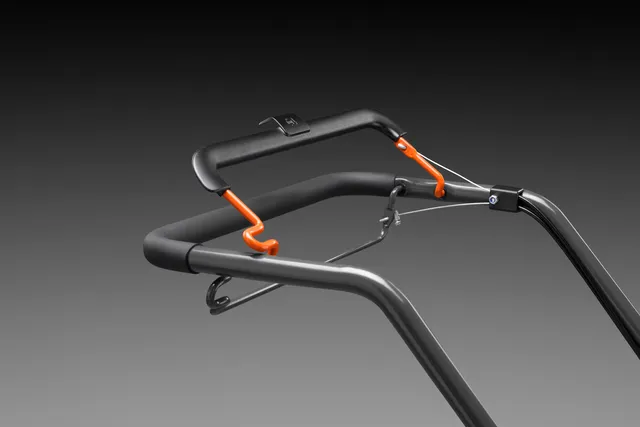 Husqvarna LC141C – Ergonomikus fogantyú