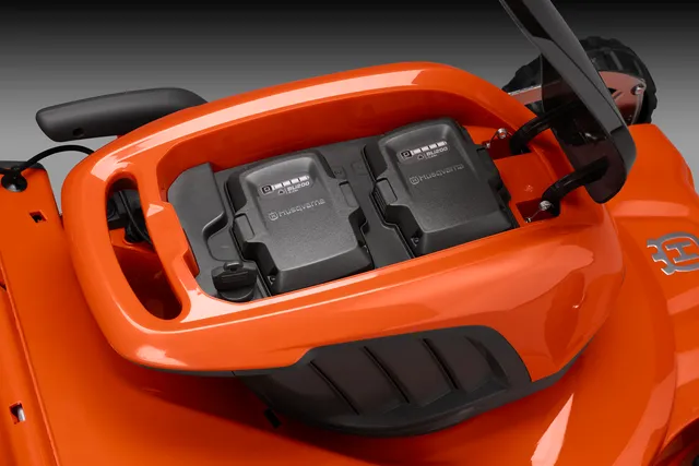 Husqvarna LC247i – Két akkumulátorhely