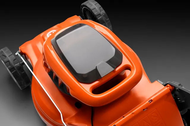 Husqvarna LC142iS – Emelőfogantyú elöl és hátul