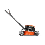 Husqvarna LB 244E. Seitenansicht eines Husqvarna Rasenmähers mit sichtbarem Motor und Handgriff.