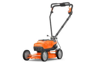Zijaanzicht van een Husqvarna grasmaaier op batterijen.