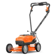Zijaanzicht van een Husqvarna grasmaaier op batterijen.