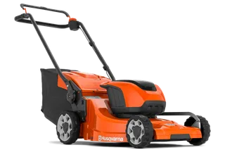 Вигляд збоку на акумуляторну газонокосарку Husqvarna.