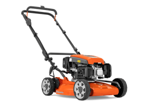 Husqvarna LB 244E. Vue latérale d’une tondeuse poussée Husqvarna avec moteur et poignée visibles.
