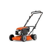 Husqvarna LB 244E. Seitenansicht eines Husqvarna Rasenmähers mit ergonomischem Griff und robusten Rädern.