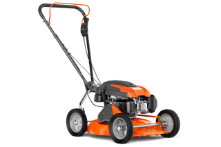 Seitenansicht eines Husqvarna Rasenmähers mit ergonomischem Griff und robusten Rädern.