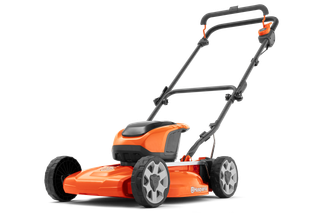 Vue latérale d’une tondeuse à batterie Husqvarna.