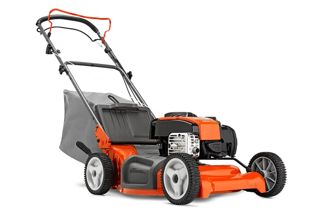 Bočný pohľad na kosačku Husqvarna s vreckom na zber trávy.