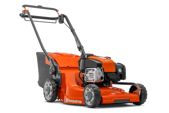 Вид збоку на газонокосарку Husqvarna з видимим двигуном і мішком для збирання трави.