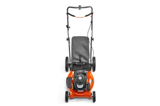 Vista superior de un cortacésped con su motor y el diseño del manillar.
