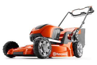 Vue latérale d’une tondeuse à batterie Husqvarna.