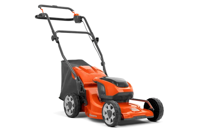 Вигляд збоку на акумуляторну газонокосарку Husqvarna.