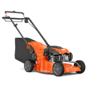 Zijaanzicht van een Husqvarna duwgrasmaaier met grasopvangzak.