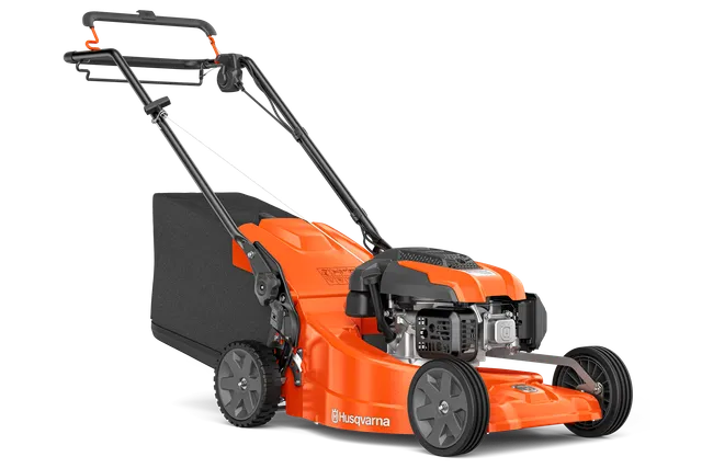 Zijaanzicht van een Husqvarna duwgrasmaaier met grasopvangzak.
