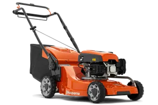 Sivunäkymä Husqvarna-ruohonleikkurista ruohonkeräyspussilla.