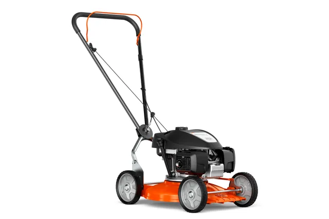 HUSQVARNA KLIPPO LB 442. Sett fra siden av en gressklipper med enkel utforming og store hjul.
