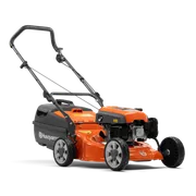 HUSQVARNA LC 118. มุมมองด้านข้างของเครื่องตัดหญ้า Husqvarna พร้อมเครื่องยนต์ที่มองเห็นได้และถุงเก็บหญ้า