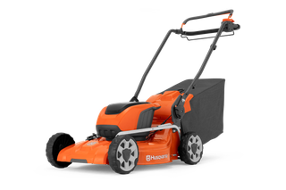 Vue latérale d’une tondeuse à batterie Husqvarna.