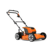 Seitenansicht eines akkubetriebenen Rasenmähers mit ergonomischem Griffdesign.