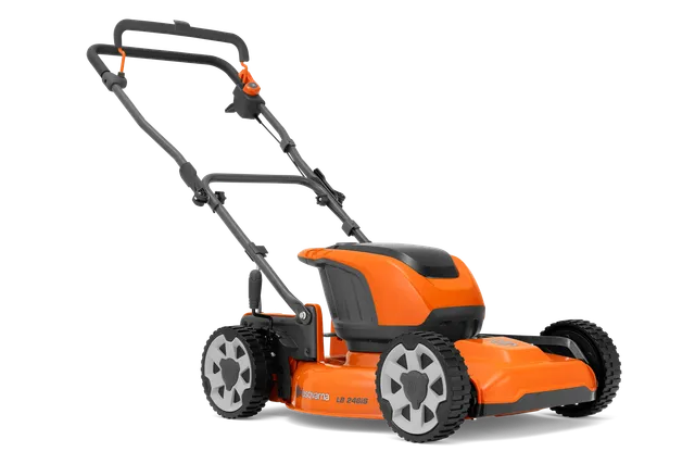 Sett fra siden av en batteridrevet gressklipper med ergonomisk håndtaksdesign.