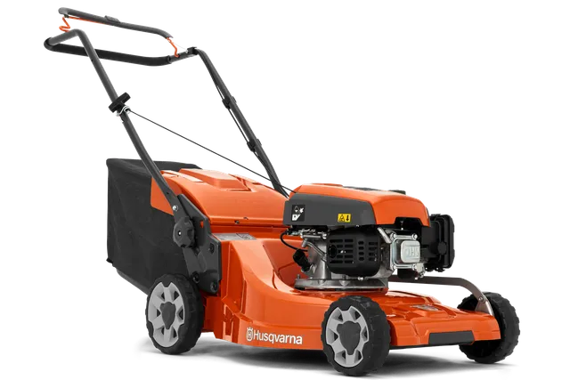 Husqvarna LC 247. Seitenansicht eines Husqvarna Rasenmähers mit Grasfangsack.