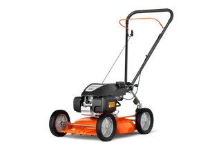 HUSQVARNA KLIPPO LB 448. Sidevisning av en skyvegressklipper med enkel utforming og synlige motorkomponenter.