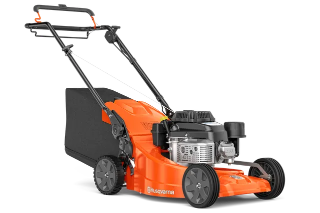 Bočni pogled na Husqvarna kosilicu s vrećom za sakupljanje trave.