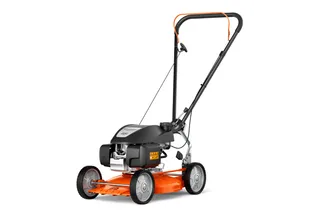 HUSQVARNA KLIPPO LB 442. Sidevisning av en gressklipper med solid håndtak og fire hjul.