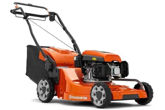 Πλάγια όψη χλοοκοπτικού Husqvarna με τσάντα συλλογής γρασιδιού.