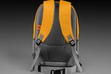 Rückansicht eines Rucksacks mit verstellbaren Gurten und Hüftgurt.