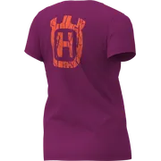 Vue arrière d’un t-shirt violet avec un grand logo orange à l’arrière.