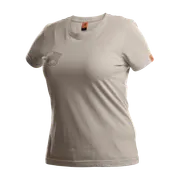 Framifrån av en enfärgad t-shirt med en diskret logotyp på bröstet.
