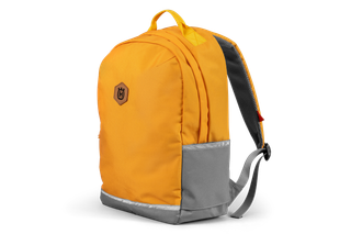 Vista frontal de uma mochila Husqvarna com um logótipo na parte lateral.