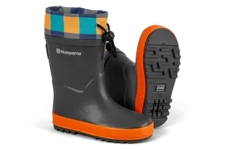 Vista frontal e traseira das botas de borracha com sola texturizada da marca Husqvarna.