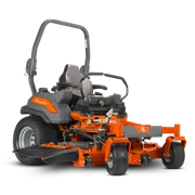 Pogled od spredaj komercialne sprednje kosilnice Husqvarna s kosiščem.