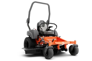 Vue de face d’une tondeuse frontale commerciale Husqvarna avec plateau de coupe.