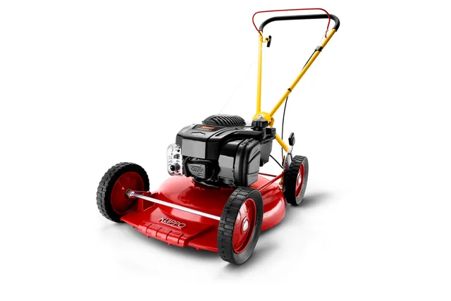 Set fra siden af en skubbet plæneklipper med synlig motor og synlige hjul.