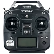 デュアルジョイスティックとデジタルディスプレイを備えたFutaba T6Kラジコンシステムの正面図。